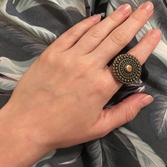 Funky circle ring - Picture 1 of 3