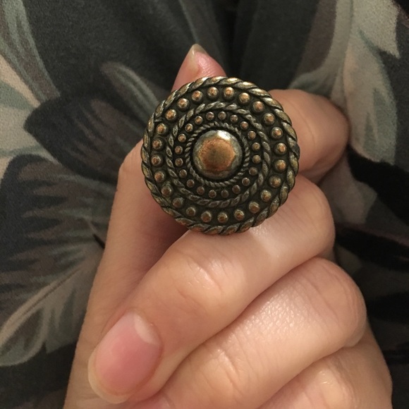 Funky circle ring - Picture 2 of 3