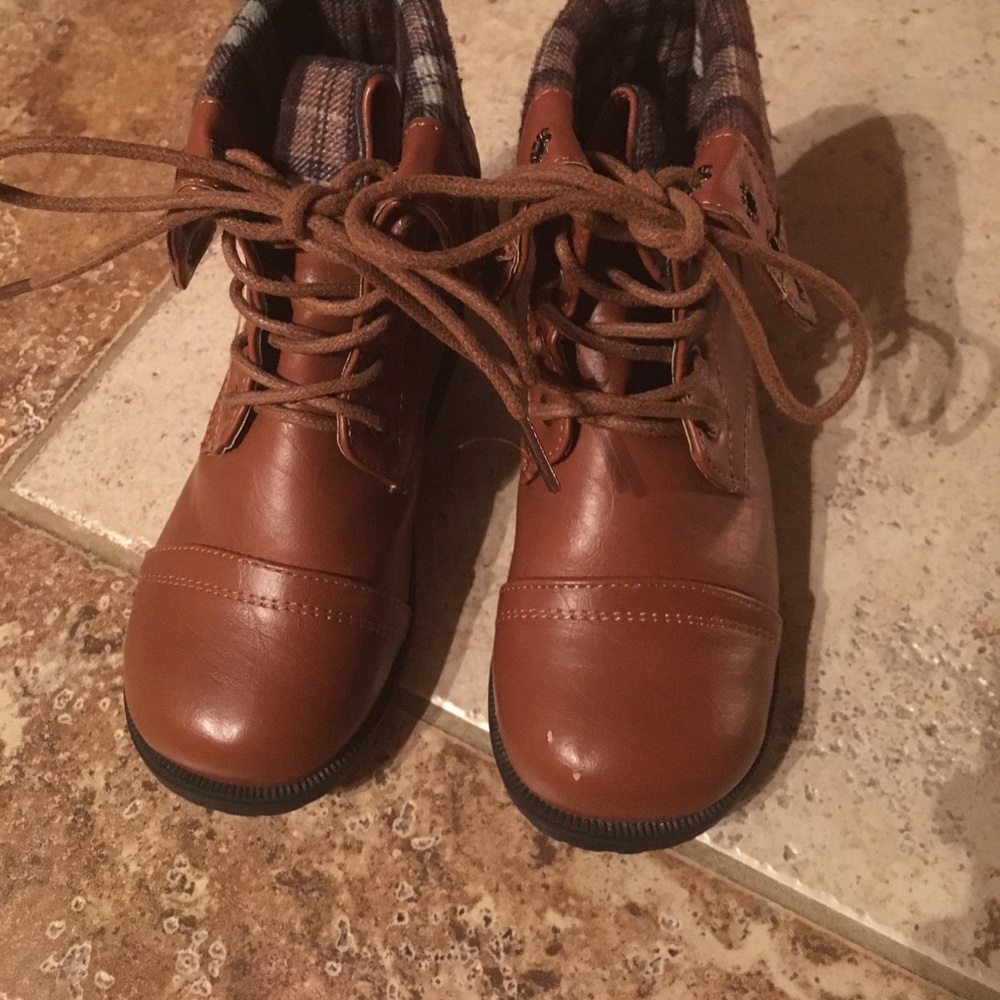 Brown toddler winter boots