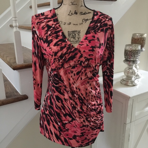 Jennifer Lopez Tops - 🌸💕JENNIFER LOPEZ💕🌸Pretty Leopard Print Blouse