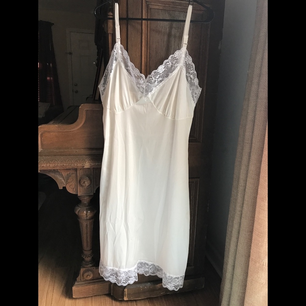 Vintage White Camelot Slip with Lace Trim Size 40 - Picture 1 of 4