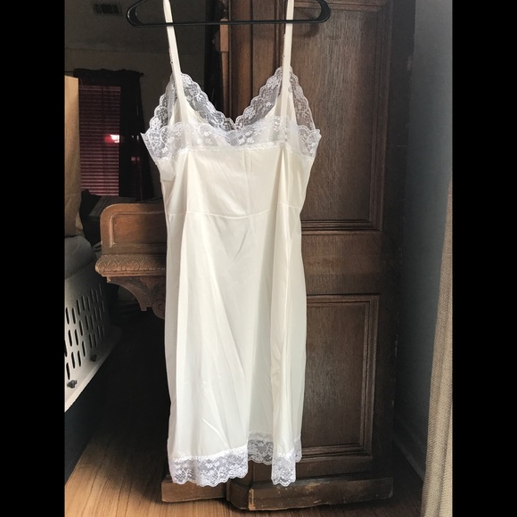 Vintage White Camelot Slip with Lace Trim Size 40 - Picture 2 of 4