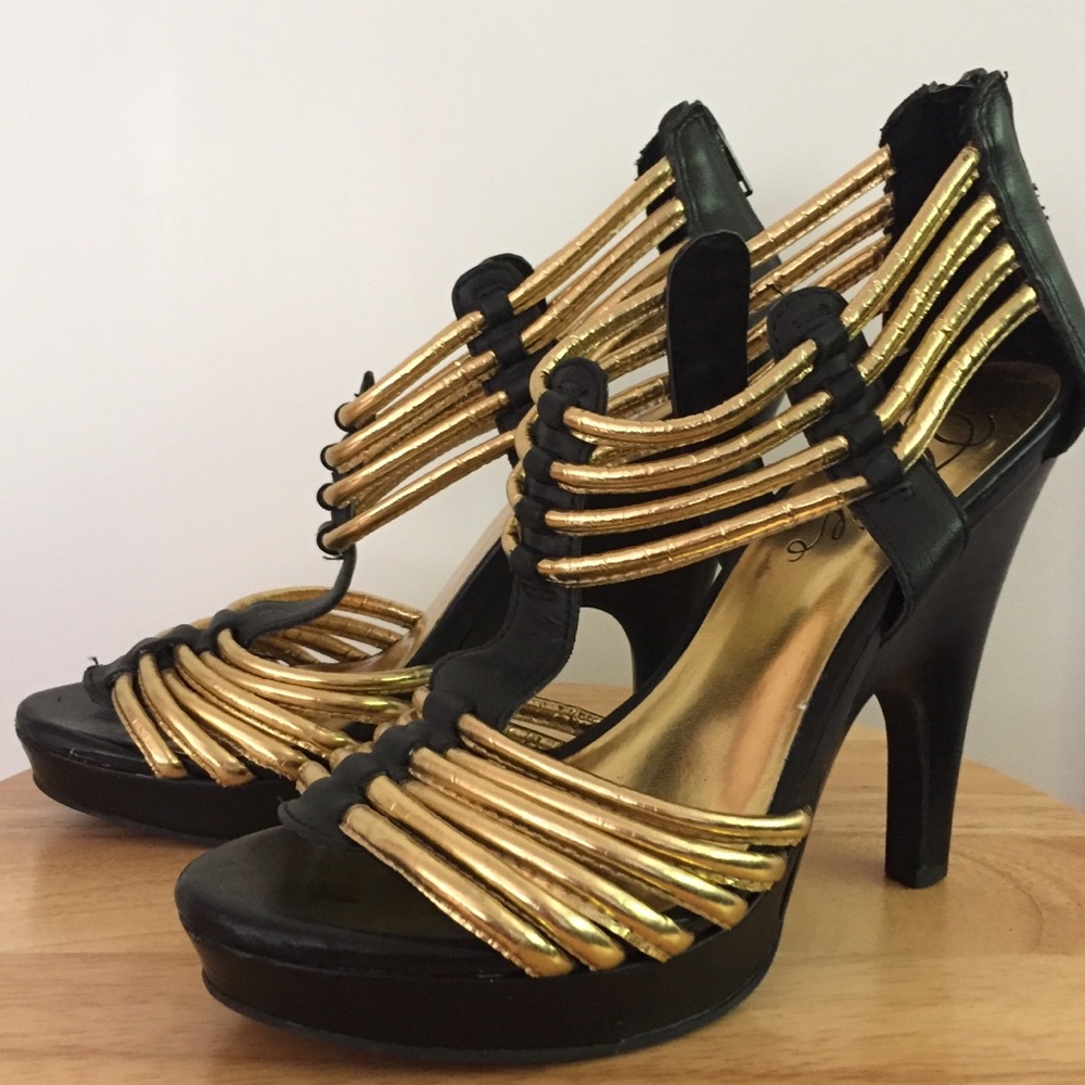 Fergi strappy gold black platform