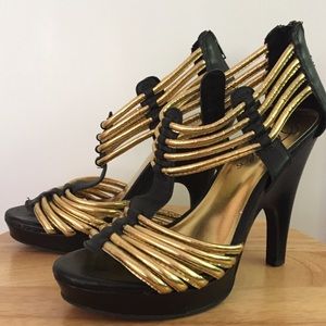 Fergi strappy gold black platform