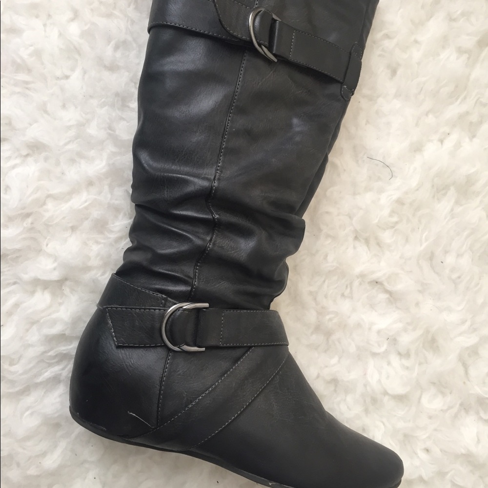 Gray Boots 🌫