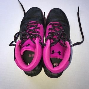 Under Armour Curry 2.5 size 2Y