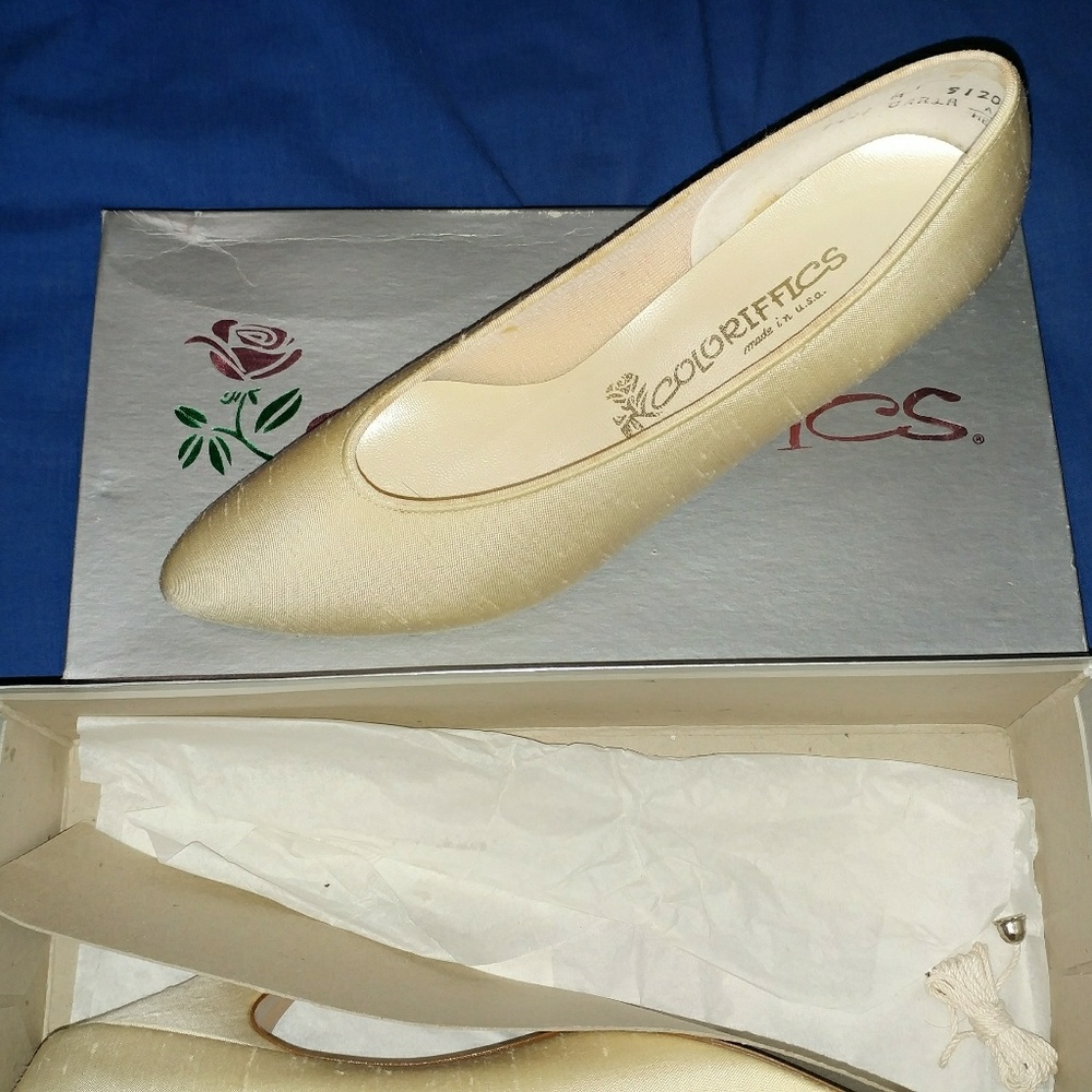 Creme silk shoes, American.