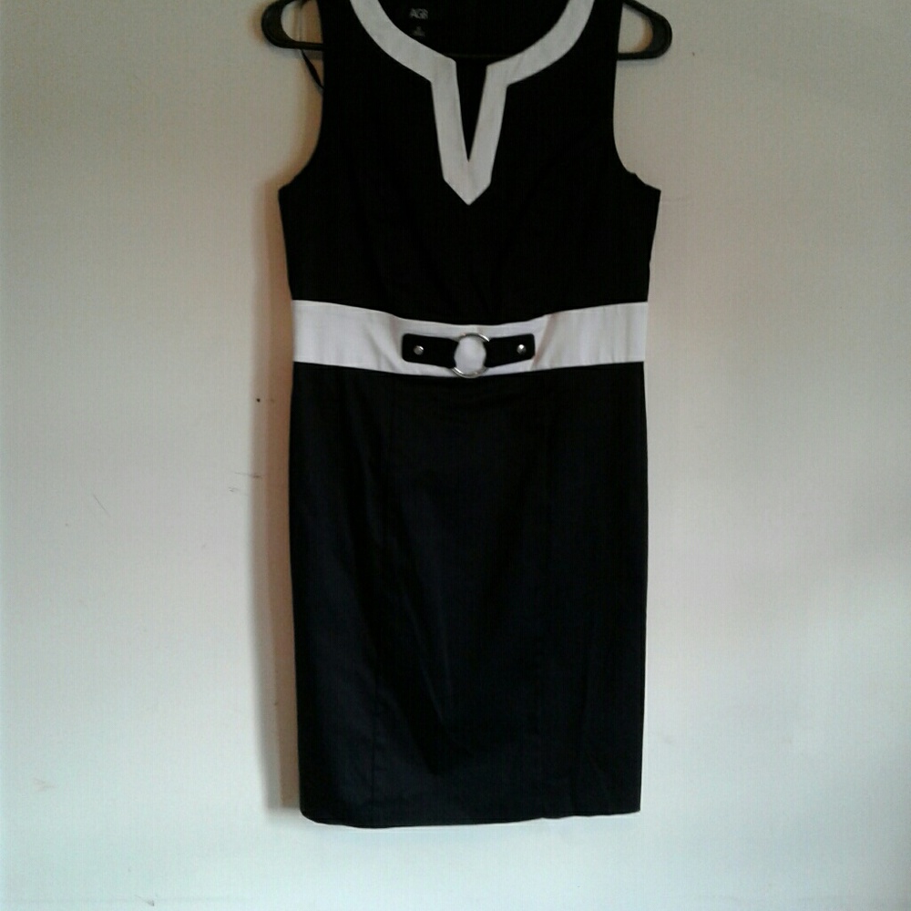 White House Dress, Black n Whitr