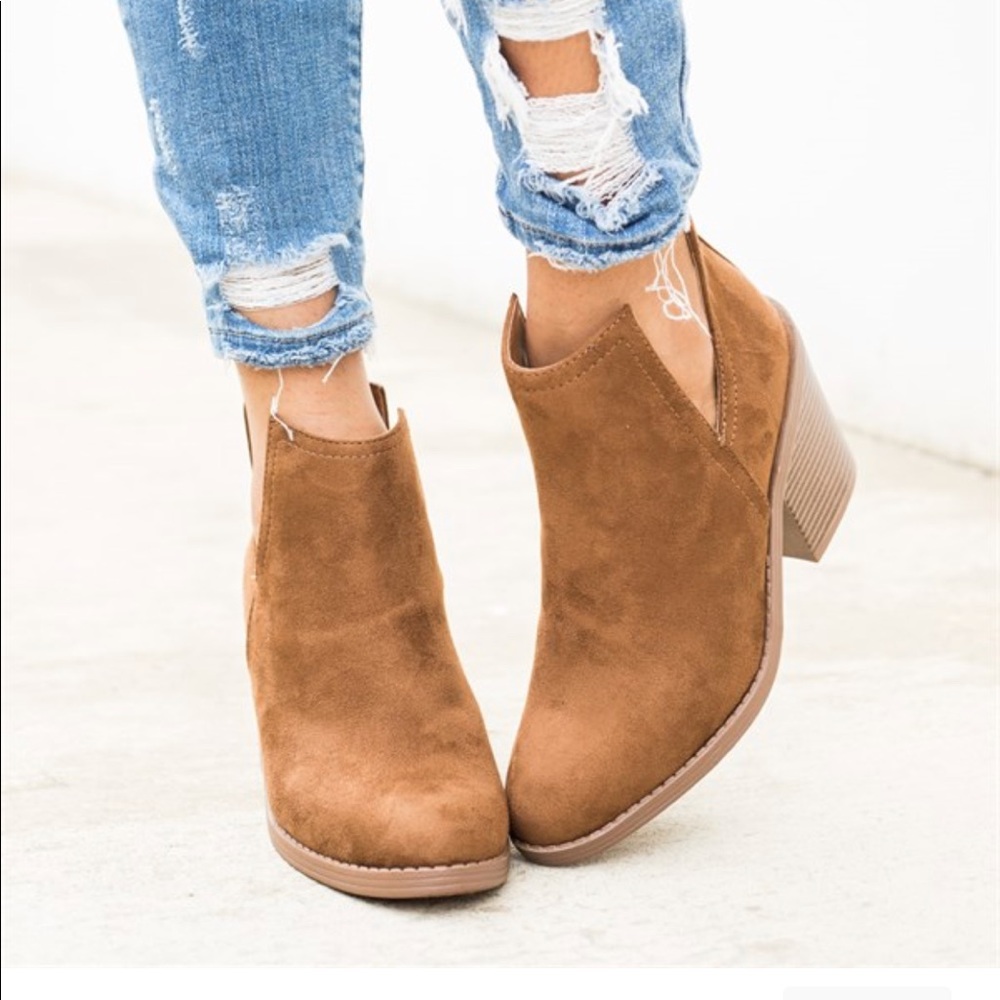 Side slit block heel bootie