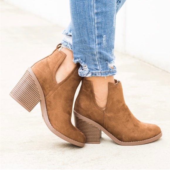 Side slit block heel bootie - Picture 2 of 4