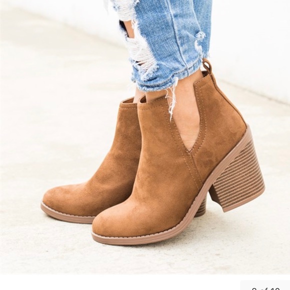 Side slit block heel bootie - Picture 3 of 4