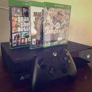 Xbox one barely used like brand new got good care