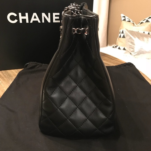 SOLD! Chanel Large Tote Authentic Black Calfskin - Picture 3 of 8