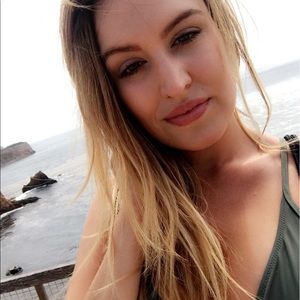 Meet your Posher, Destinae