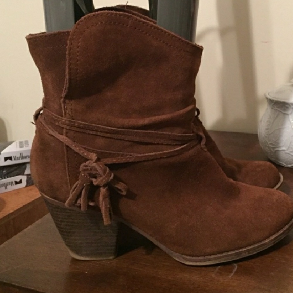 Brown Mia Swede shoes size 8