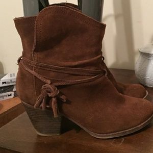 Brown Mia Swede shoes size 8