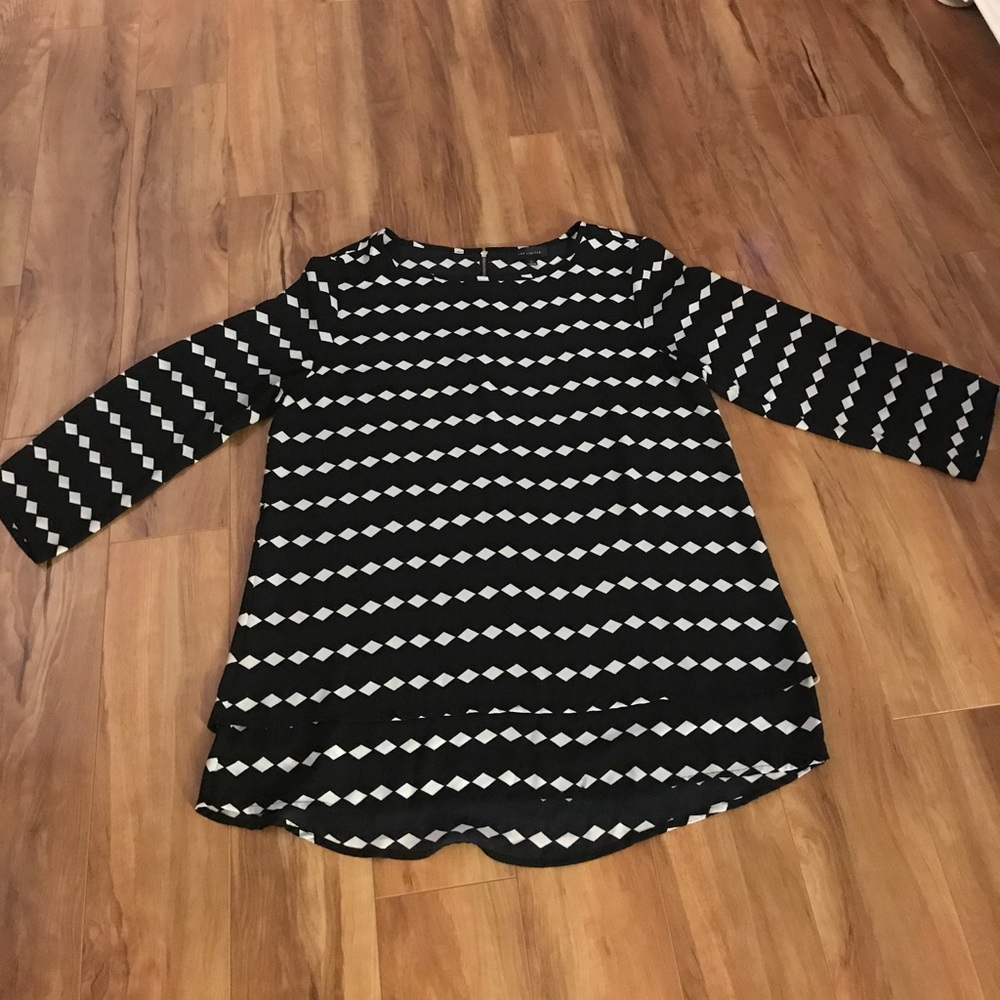 Like new Limited Blouse. Size Medium.