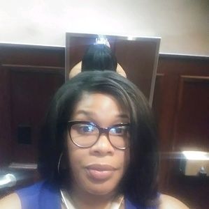 Meet your Posher, Akia