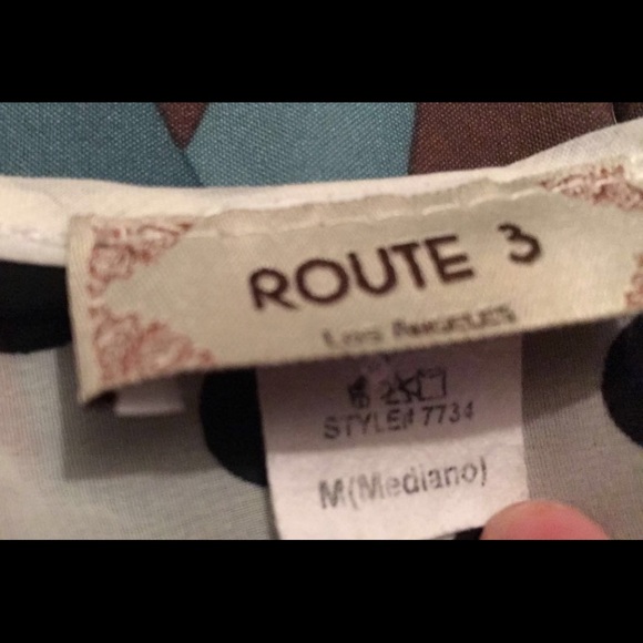 Beautiful Blouse 🌺 - Picture 3 of 3