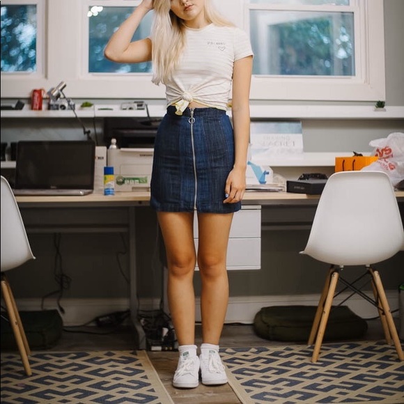 zip up denim skirt