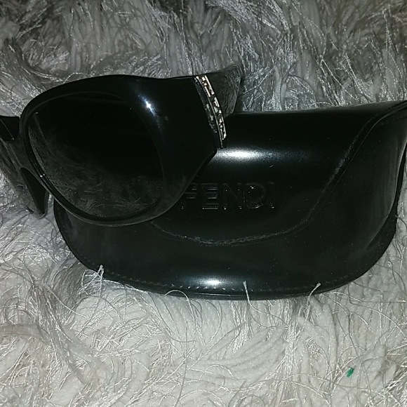 Fendi FS 354 Sunglasses - Picture 2 of 6