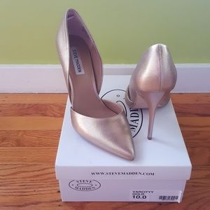 Steve Madden Varcityy Pumps