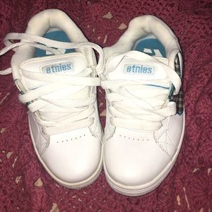 white and blue Etnies shoes