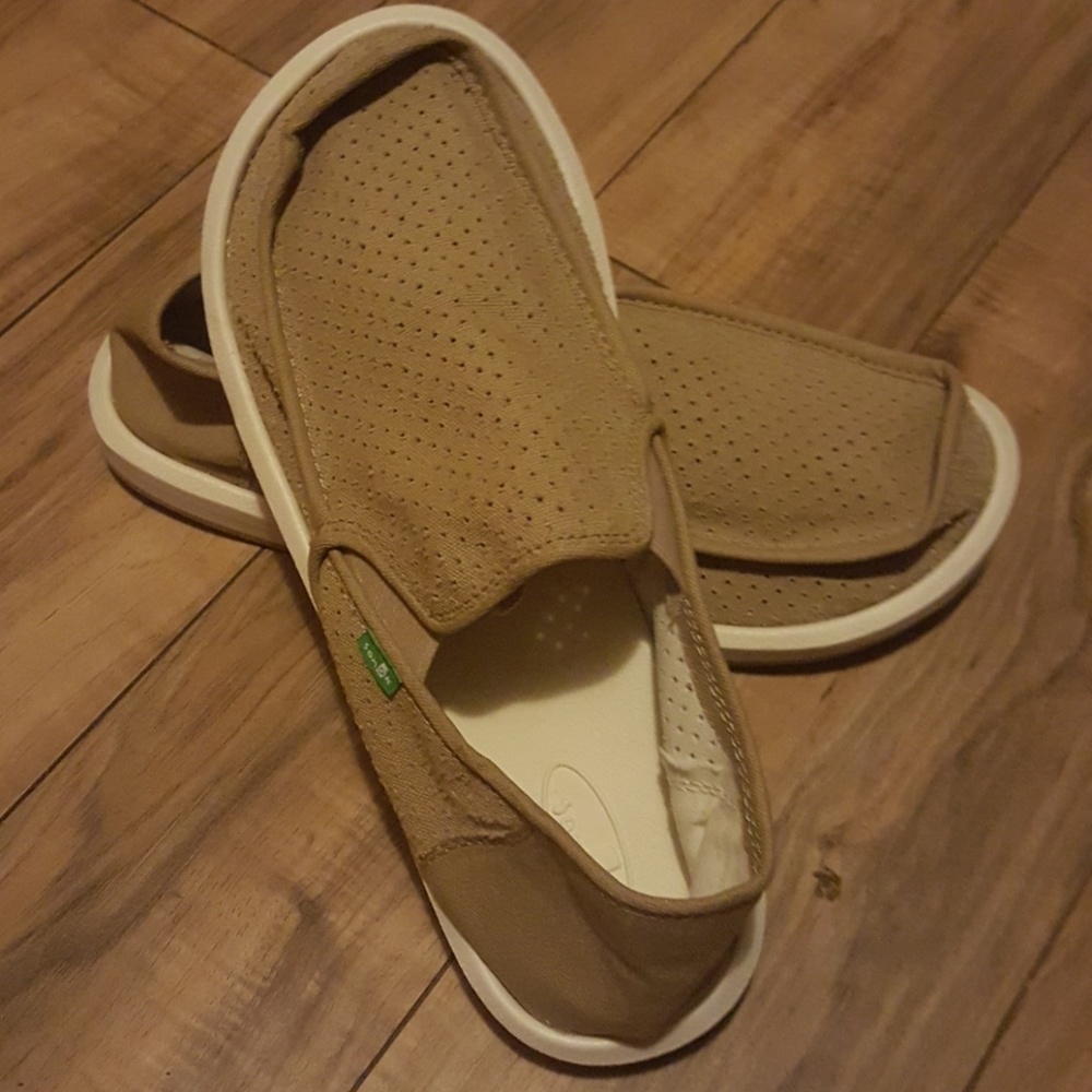 BNWOT MEN'S  SANUK LOAFERS