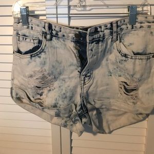 Forever 21 distressed ripped jean shorts Forever 21 distressed ripped jean shorts