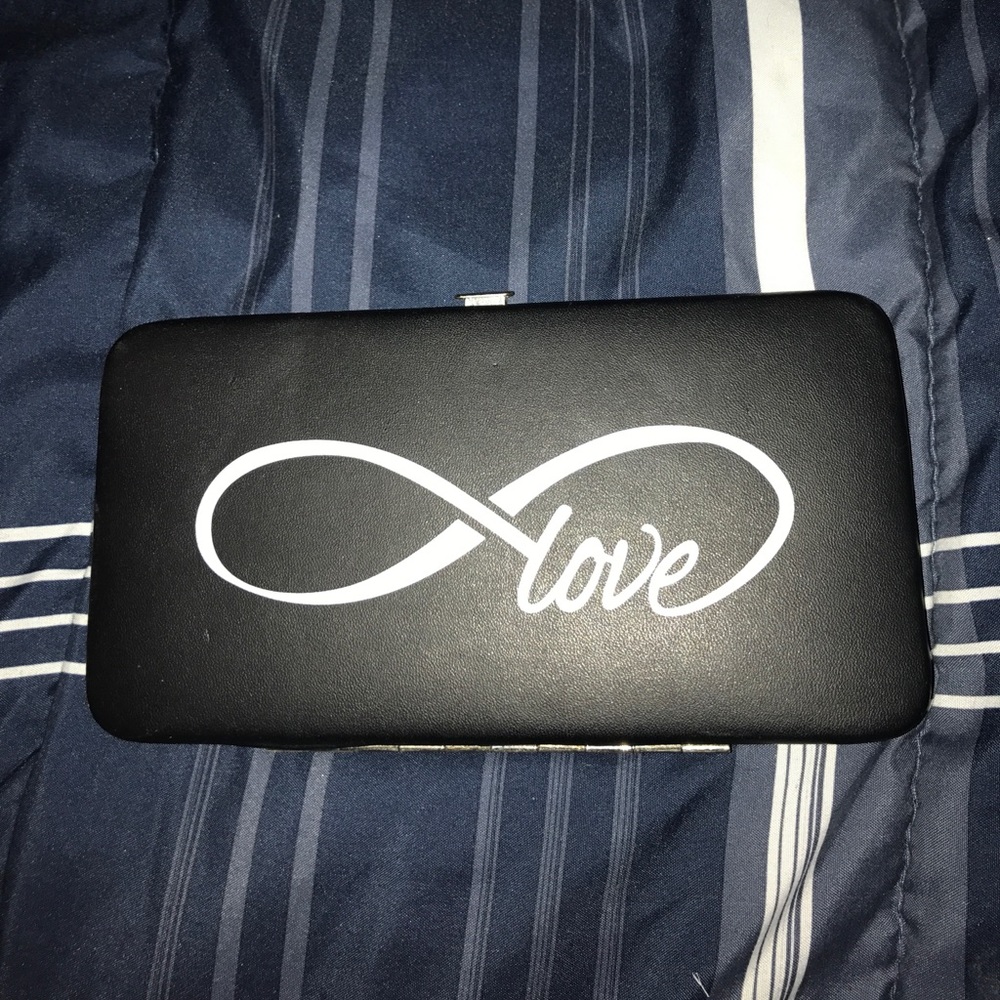 Wallet w Love/Infinity Cover.