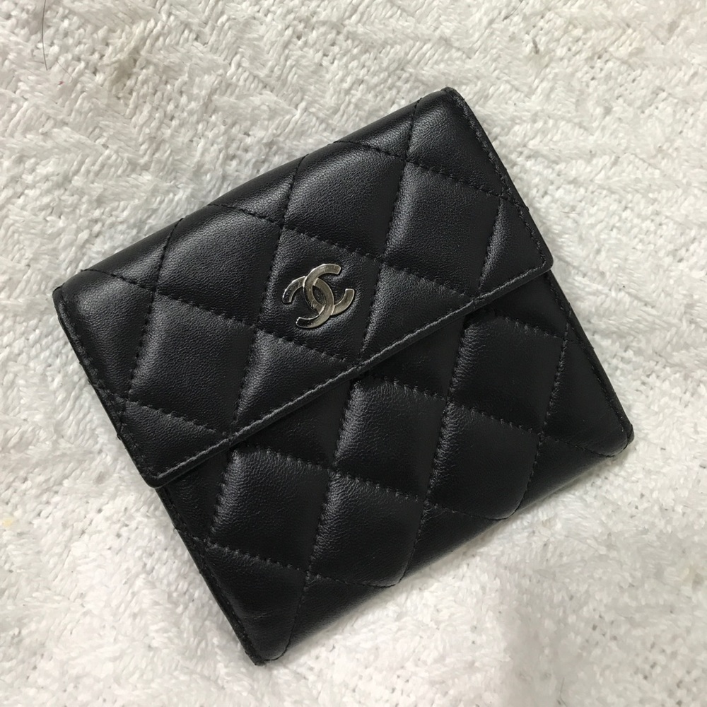 🚫SOLD🚫 💯Auth Chanel Lambskin Multi Wallet
