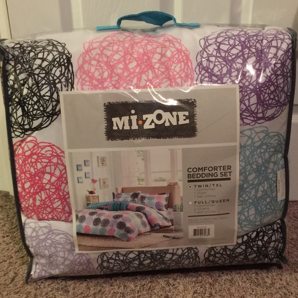 Twin size comforter/bedding set