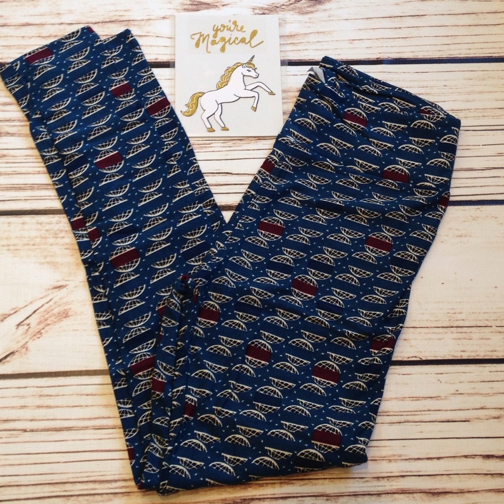 🐳 NWT one size blue background