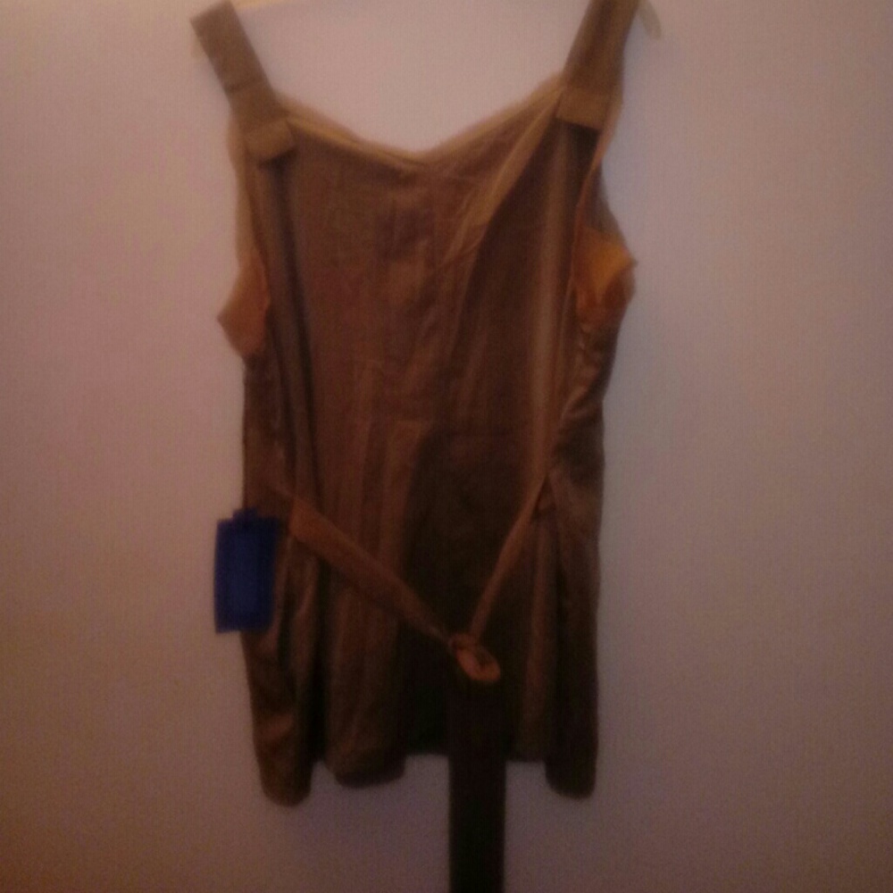 Top - Picture 3 of 4