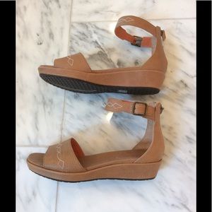 Tan Ariat Sandals size 9.5M