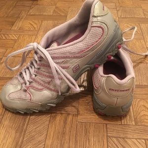 Sketchers tennis shoes