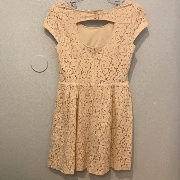 Cream Lace Dress - Picture 2 of 3