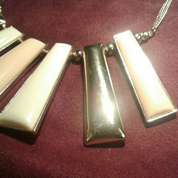 Coral cream necklace gold colored - Picture 3 of 3