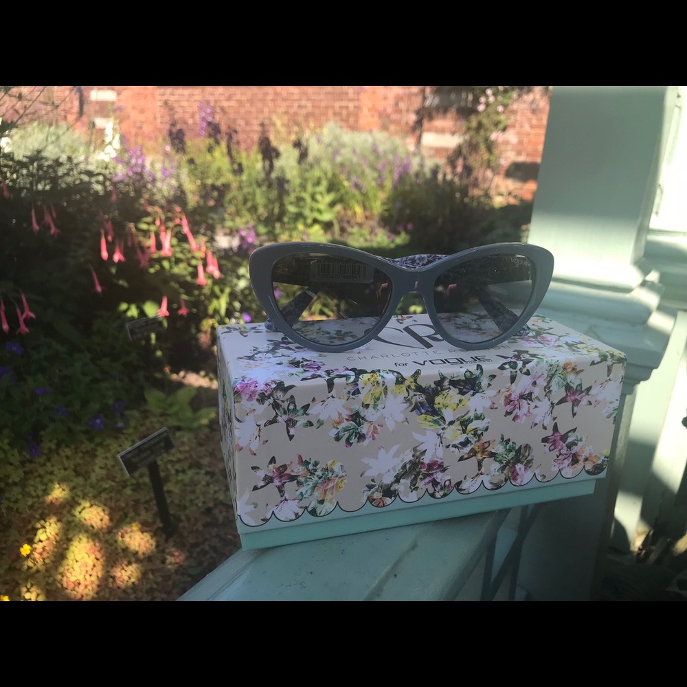 Vogue Make-A-Statement