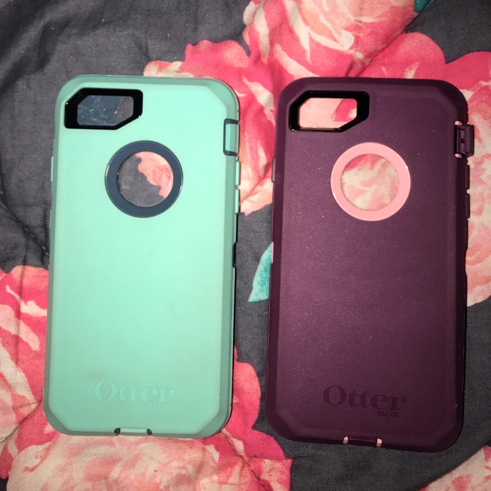 Two iPhone 7 defender otterbox
