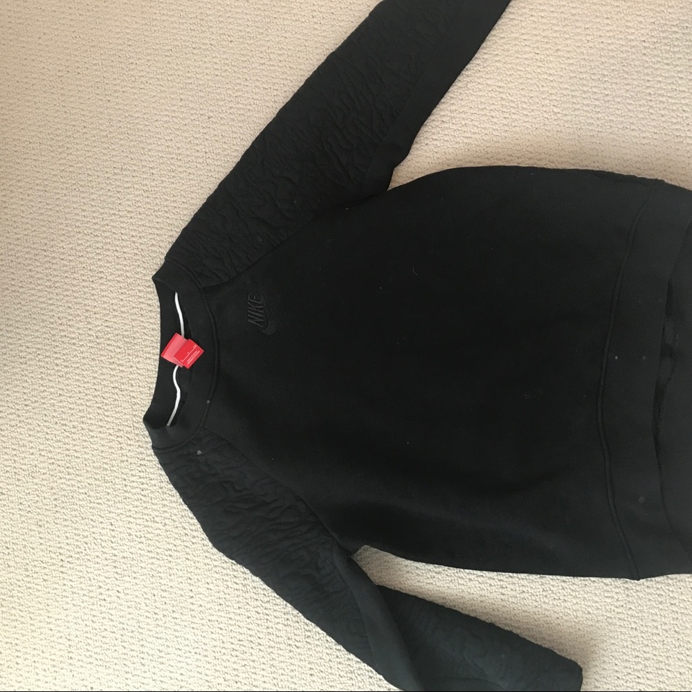 Nike sweater, never worn!