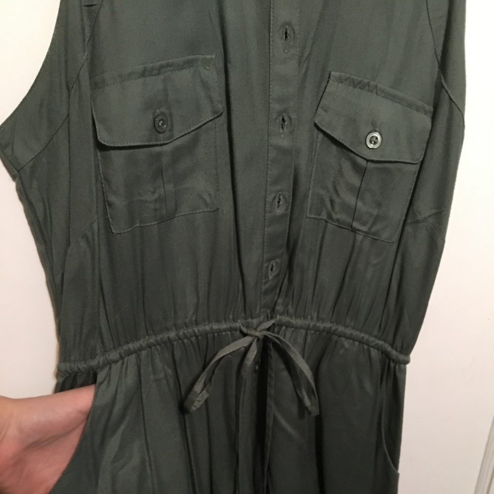 Green Collared Dress - Picture 2 of 2
