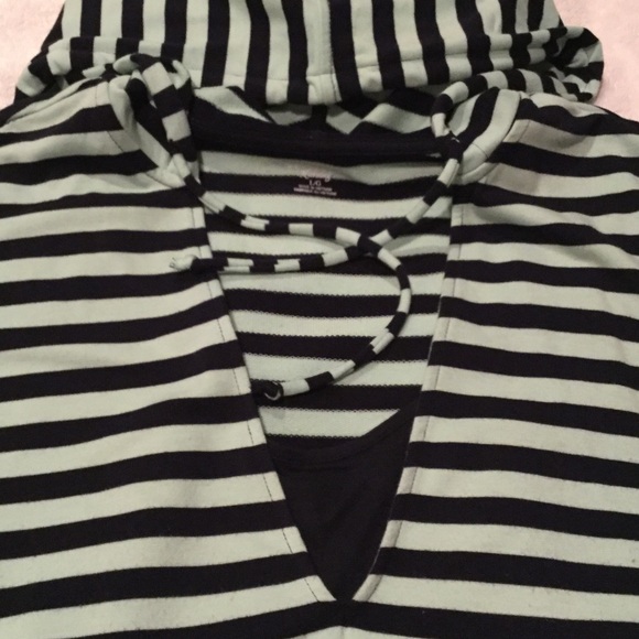 Motherhood nursing hooded sweatshirt worn once - Picture 5 of 5