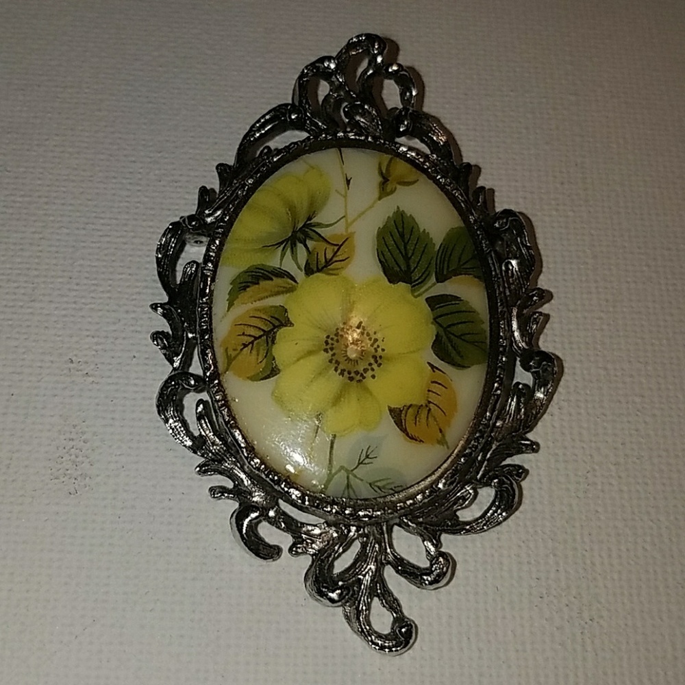 Vintage brooch / necklace pendant