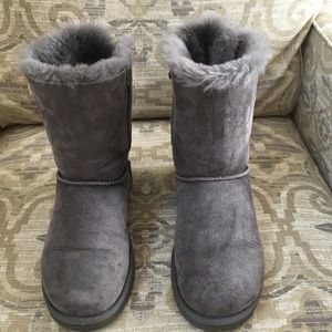 UGG Bailey Bow Shearling Boot Sz 7