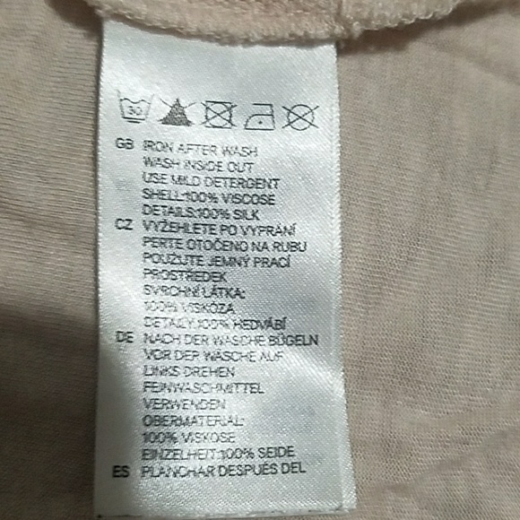 Shirt with flowers - Picture 4 of 4