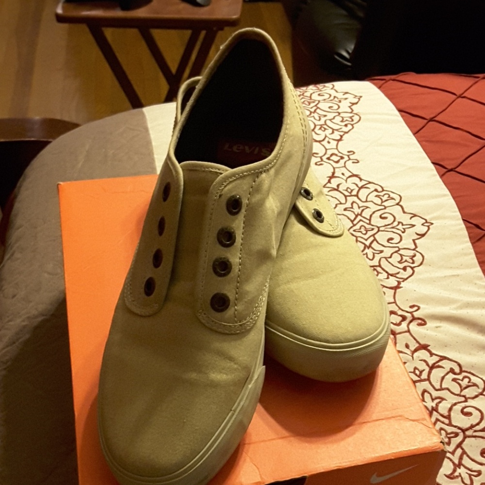 Men's boat shoes