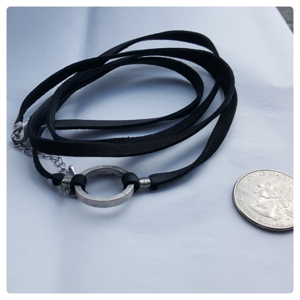 🛑sold in bundle🛑Blk Lthr Circle Bracelet - Picture 3 of 5