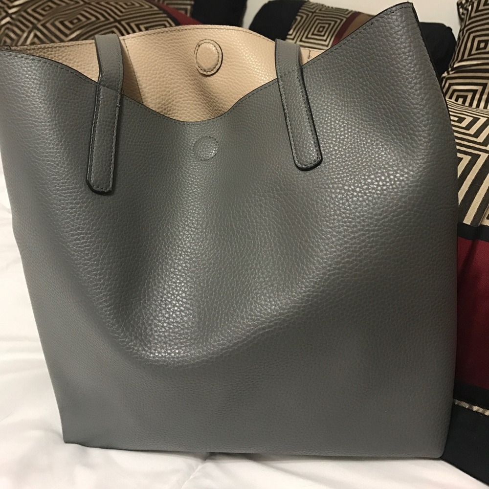 Everyday tote bag which is reversible