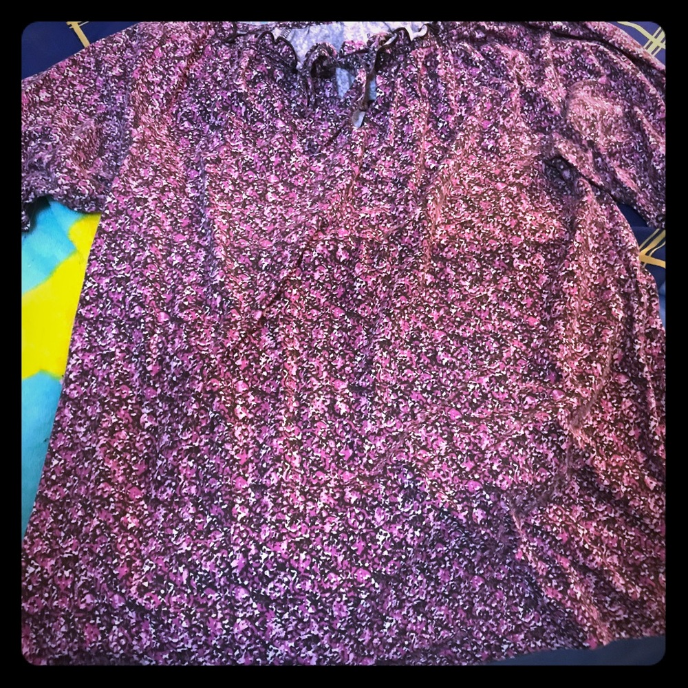 Floral print ruffle sleeve top. Size small.